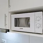 Lovely Fully Equipped Near Subway N11 - Shared Bathroom With Another 아파트 *