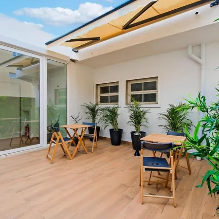 Lovely Fully Equipped Near Subway N11 - Shared Bathroom With Another * 리스본