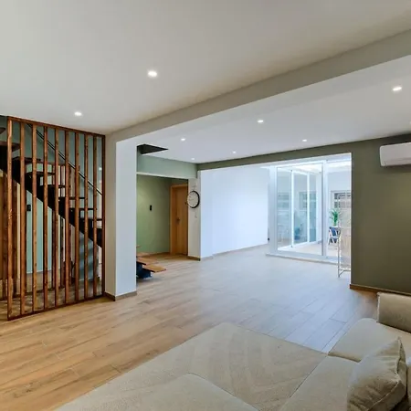 Lovely Fully Equipped Near Subway N11 - Shared Bathroom With Another 리스본