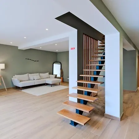 Lovely Fully Equipped Near Subway N11 - Shared Bathroom With Another Apartamento