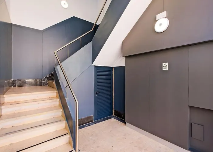 Lovely Fully Equipped Near Subway N11 - Shared Bathroom With Another * Lizbona