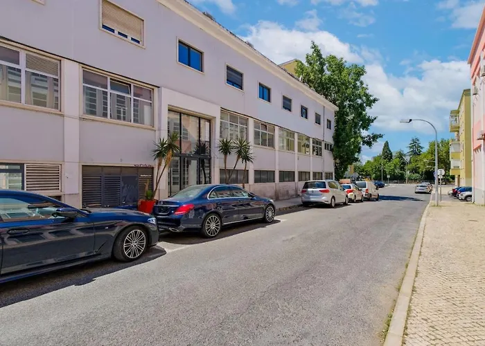 Apartament Lovely Fully Equipped Near Subway N11 - Shared Bathroom With Another *