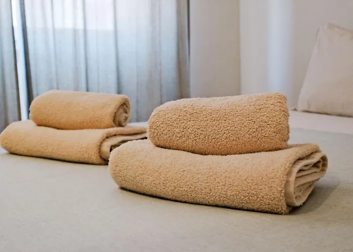 Lovely Fully Equipped Near Subway N11 - Shared Bathroom With Another