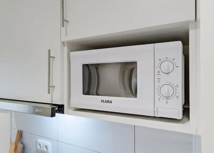 Lovely Fully Equipped Near Subway N11 - Shared Bathroom With Another Apartament *