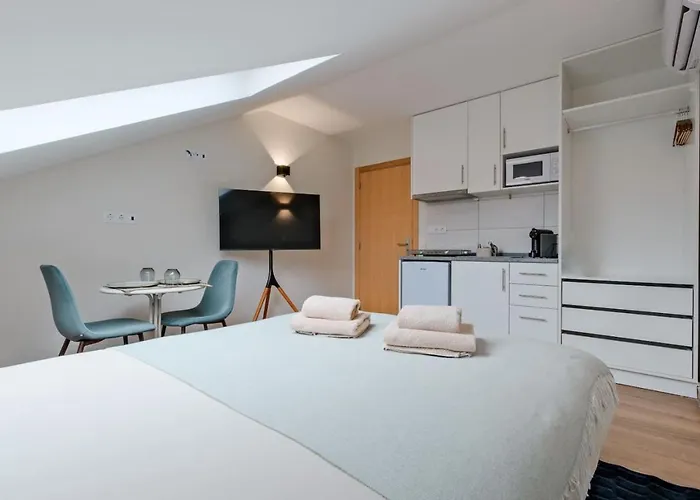 Apartament Lovely Fully Equipped Near Subway N11 - Shared Bathroom With Another *