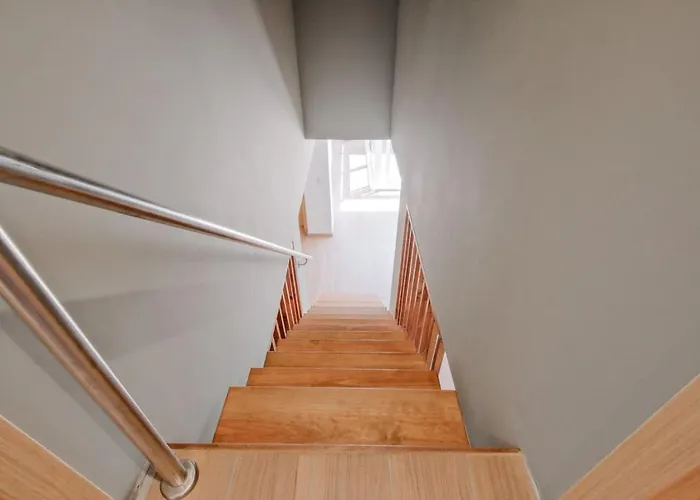 Lovely Fully Equipped Near Subway N11 - Shared Bathroom With Another *