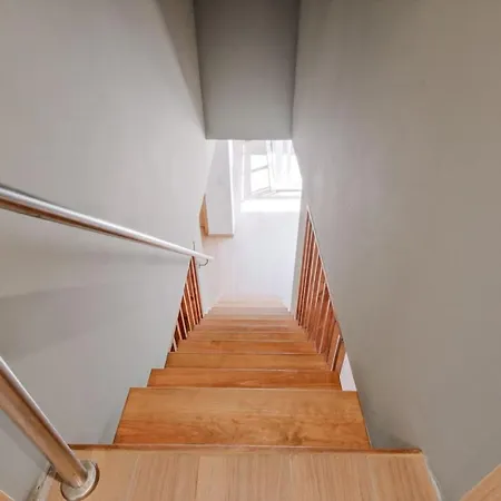 Lovely Fully Equipped Near Subway N11 - Shared Bathroom With Another *