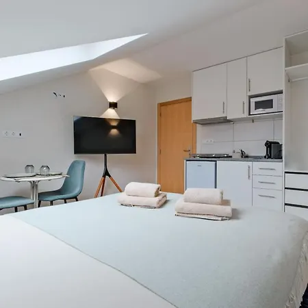 Apartamento Lovely Fully Equipped Near Subway N11 - Shared Bathroom With Another *